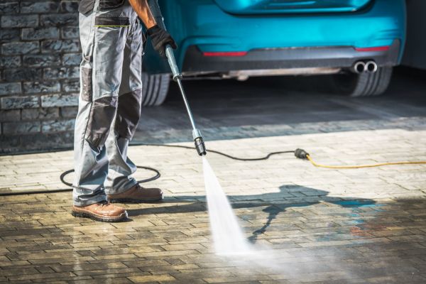 Cost of Driveway Pressure Washing in Des Moines