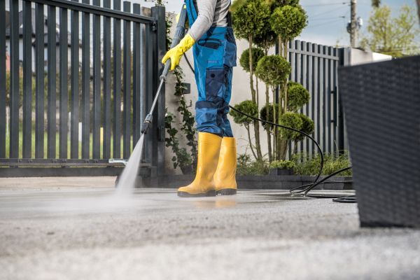 Cost of Driveway Power Washing in Des Moines