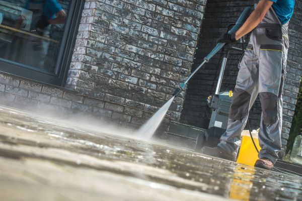 Cost of Storefront Pressure Washing in Des Moines