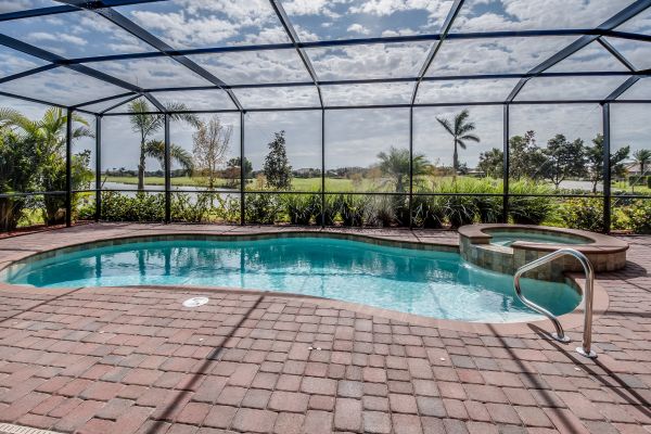 Pool Enclosure Cleaning in Des Moines