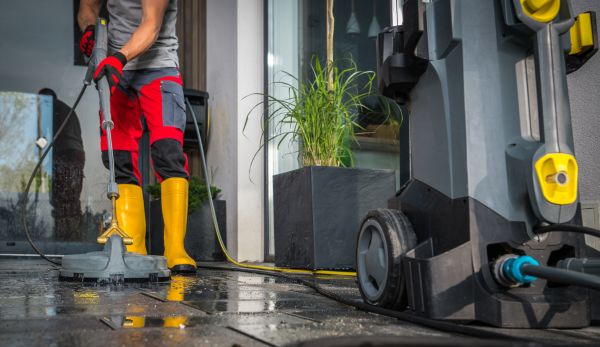 Cost of Commercial Pressure Cleaning in Des Moines