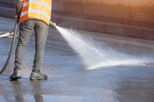 Asphalt Pressure Washing in Des Moines