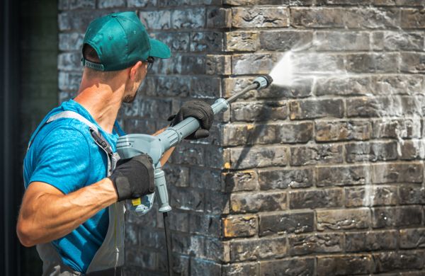 Brick Wall Washing in Des Moines