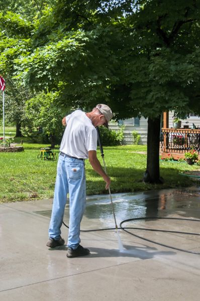 Driveway Concrete Cleaning in Des Moines