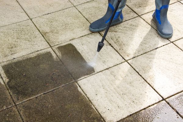 Outdoor Concrete Cleaning in Des Moines